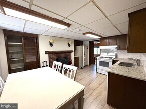 1664 Dekalb Pike in Blue Bell, PA - Foto de edificio - Building Photo