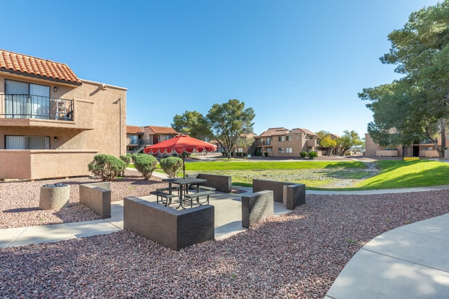 Quail Gardens in Casa Grande, AZ - Foto de edificio - Building Photo