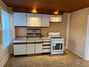 10 Wilford Ct in Stonington, CT - Building Photo - Building Photo