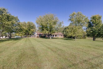 2285 Nashville Hwy in Columbia, TN - Building Photo - Building Photo