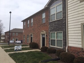 Burley Townhomes -Off Campus 4 Bedroom! in Lexington, KY - Building Photo - Building Photo