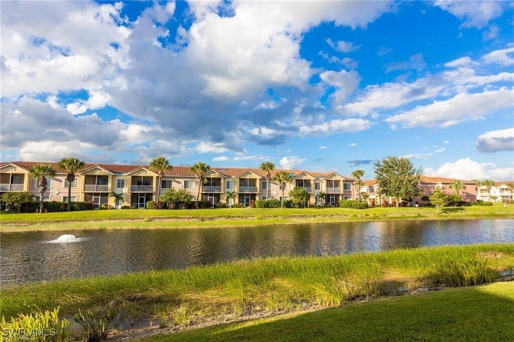 20201 Estero Gardens Cir in Estero, FL - Foto de edificio