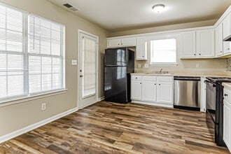 821 Meriweather Dr in Calera, AL - Building Photo - Building Photo