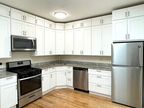 5225 W Montrose Ave in Chicago, IL - Building Photo - Building Photo