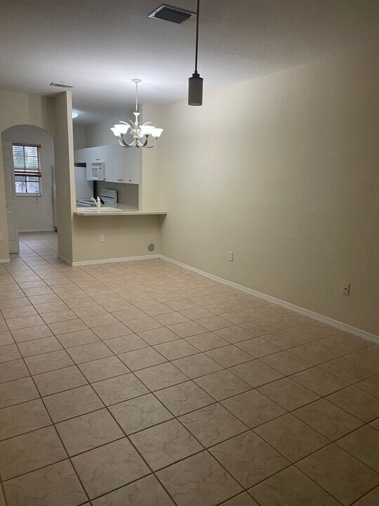 5630 NW 114th Path, Unit 207 in Doral, FL - Building Photo