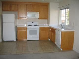 647 McGinnis Cir in Cotati, CA - Foto de edificio - Building Photo