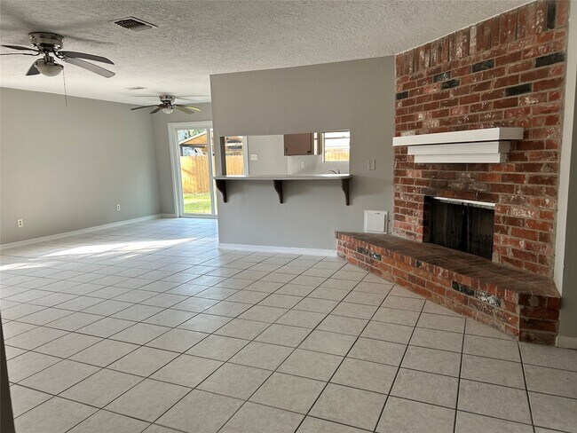 607 La Riviera Cir in Houston, TX - Building Photo - Building Photo
