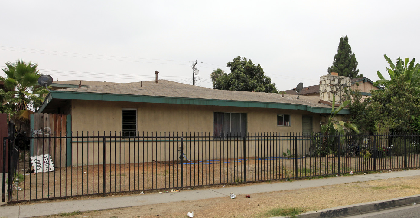 310 E Wakefield Ave in Anaheim, CA - Building Photo