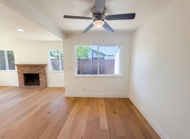 1128 Hobart Dr, Unit D in Marysville, CA - Foto de edificio - Building Photo