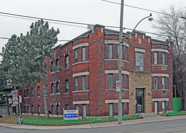 987 Kingston Rd in Toronto, ON - Building Photo - Primary Photo