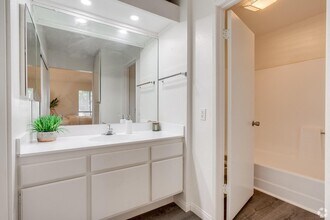 Alosta Place in Azusa, CA - Building Photo - Building Photo