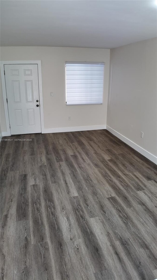 5400 W 21st Ct in Hialeah, FL - Building Photo - Building Photo