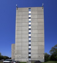 390 Dawes Road in Toronto, ON - Building Photo - Building Photo