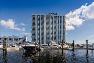 17301 Biscayne Blvd in North Miami Beach, FL - Building Photo