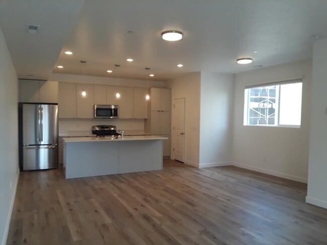 3371 S Orchard Dr