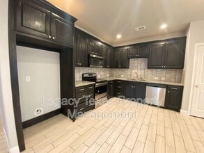 301 E Willingham St in Cleburne, TX - Building Photo - Building Photo