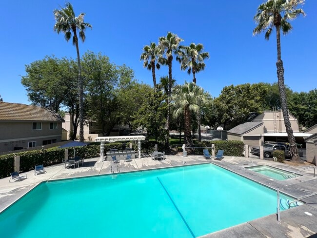 Sun Ridge Town Homes in Fresno, CA - Building Photo - Building Photo