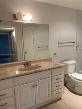 927 Riverside Dr in Coral Springs, FL - Foto de edificio - Building Photo