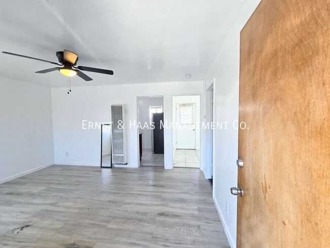 6611 San Luis St in Paramount, CA - Building Photo - Building Photo