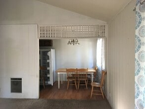 477 Mono St, Unit B upstairs in Mammoth Lakes, CA - Foto de edificio - Building Photo