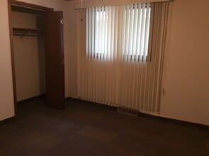 305 Sims St in Dickinson, ND - Building Photo - Building Photo