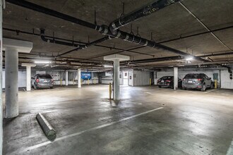 Emerald Terrace Apartments 1 in Santa Ana, CA - Building Photo - Interior Photo