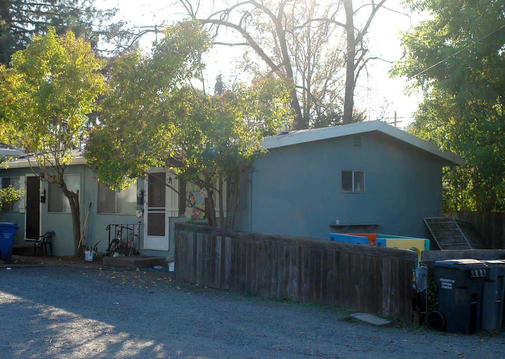 1088 Carr Ave in Santa Rosa, CA - Building Photo