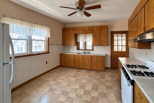 1040 Broadway, Unit 2 in Somerville, MA - Building Photo