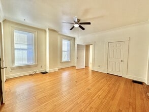 255 S Jackson St, Unit 4 in Janesville, WI - Foto de edificio - Building Photo