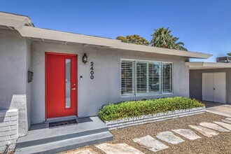 2400 Sherman Pl in Las Vegas, NV - Building Photo - Building Photo