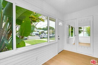 1542 Harvard St in Santa Monica, CA - Building Photo - Building Photo