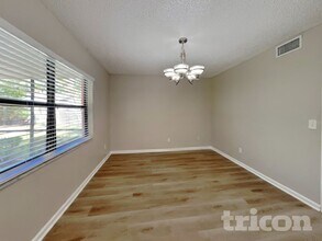 16128 Foxfire Dr in Tampa, FL - Building Photo - Building Photo