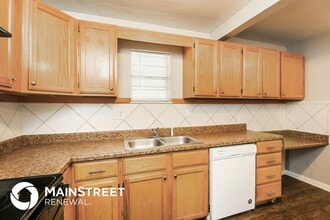 1105 Locust Dr in Midwest City, OK - Building Photo - Building Photo