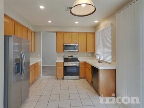 9221 Valador Ave in Las Vegas, NV - Building Photo - Building Photo