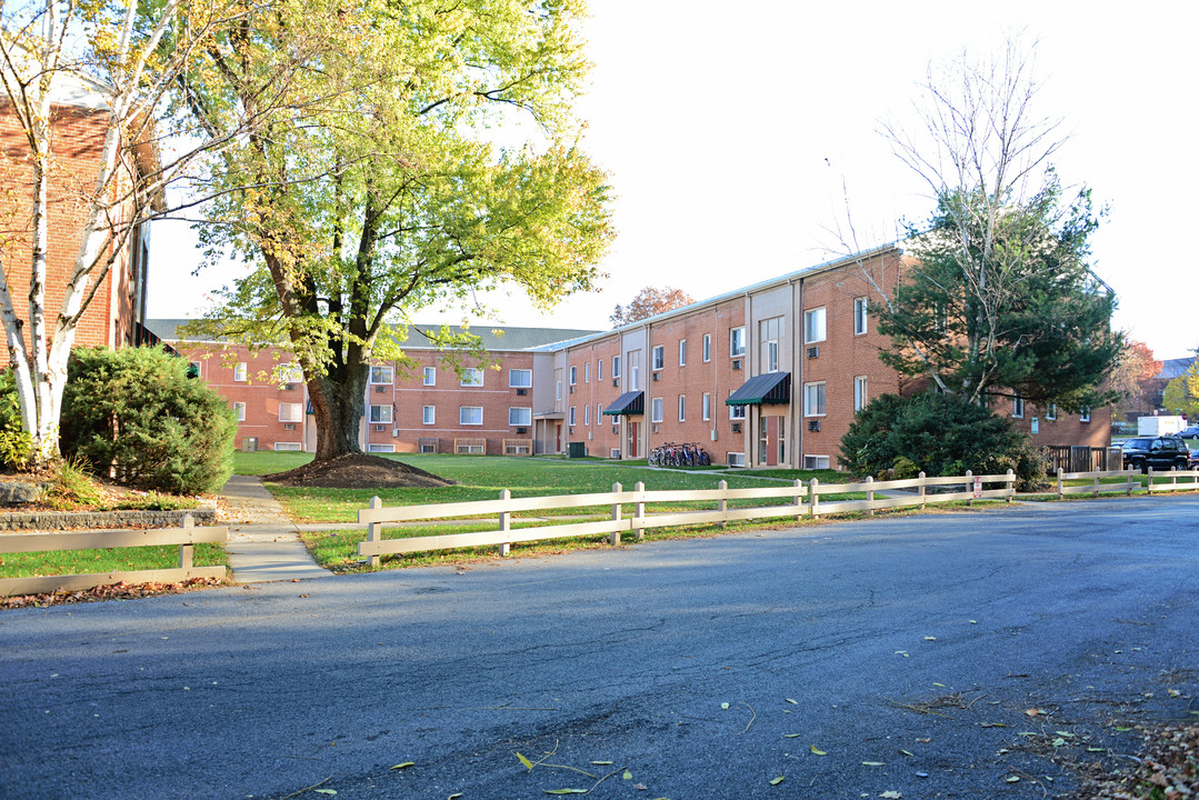 Sutton Court Apartments in State College, PA - Building Photo