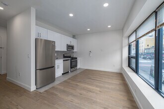 186 Market St in Newark, NJ - Building Photo - Interior Photo