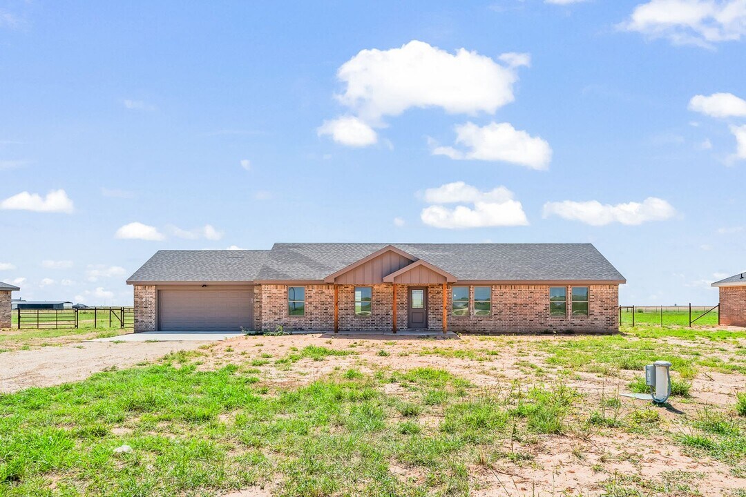 9308 East F M 597 in Idalou, TX - Building Photo
