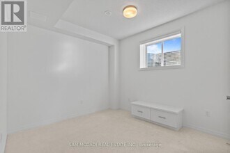 4 Timber Falls Dr in Brampton, ON - Building Photo - Building Photo