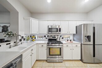 2351 Summit Way Ct in Houston, TX - Building Photo - Building Photo
