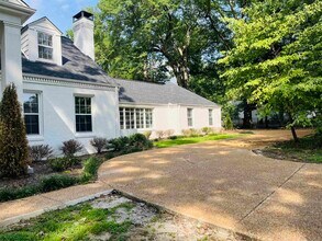 4234 Poplar Ave in Memphis, TN - Building Photo - Building Photo