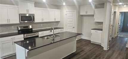 516 S Benchmark Ln in Fayetteville, AR - Foto de edificio - Building Photo