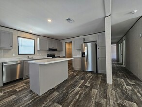 6711 Hidden Oaks Dr in North Fort Myers, FL - Foto de edificio - Building Photo