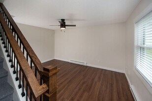 14 A Kirby Rd in Saratoga Springs, NY - Building Photo