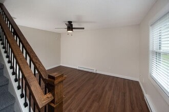 8 D Kirby Rd in Saratoga Springs, NY - Foto de edificio - Building Photo