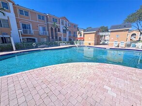 7040 NW 177th St in Hialeah, FL - Building Photo - Building Photo