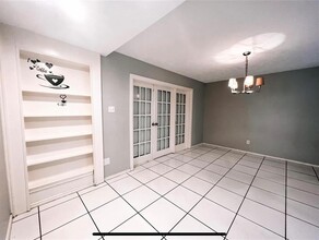 9226 Spindlewood Dr in Houston, TX - Foto de edificio - Building Photo