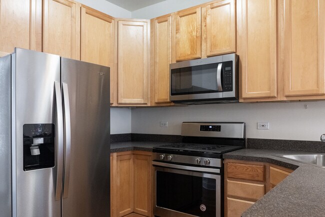 1720 W Beach Ave, Unit 2 in Chicago, IL - Foto de edificio - Building Photo