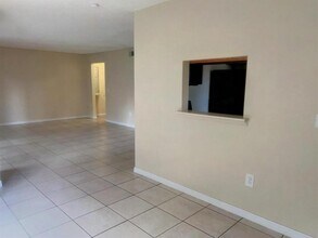 4027 Versailles Dr in Orlando, FL - Building Photo - Building Photo
