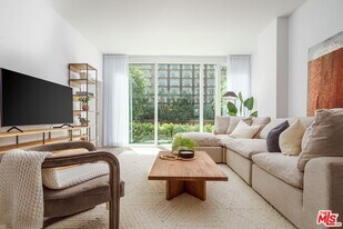 9000 W 3rd St in Los Angeles, CA - Building Photo