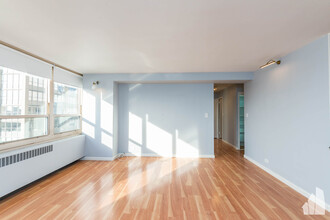 3950 N Lake Shore Dr, Unit 512C in Chicago, IL - Building Photo - Building Photo